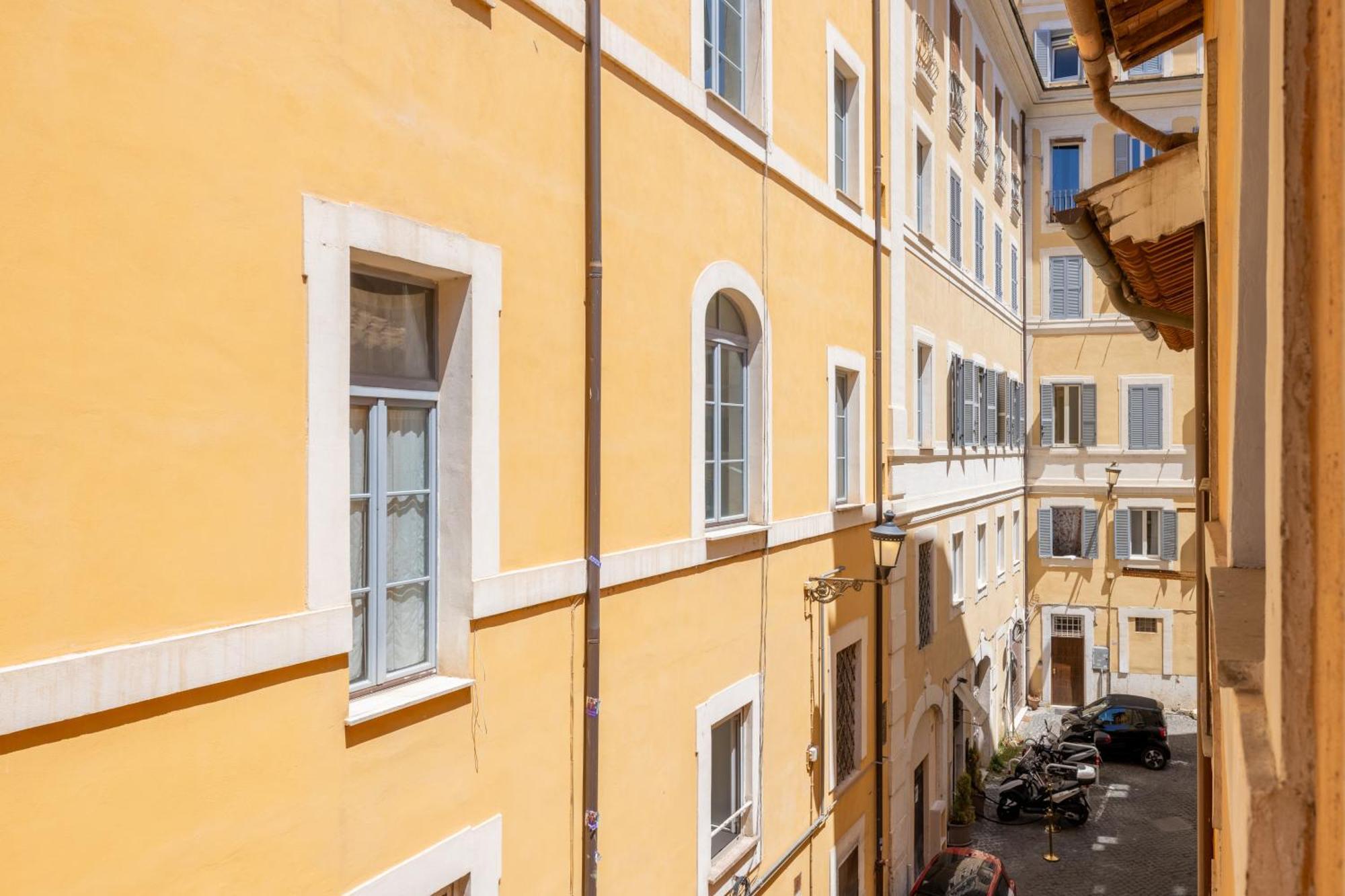 Suite Trevi - Charming Loft Near Trevi Fountain โรม ภายนอก รูปภาพ